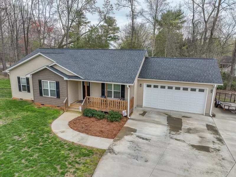 109 Ruth DR, Thomasville, NC 27360