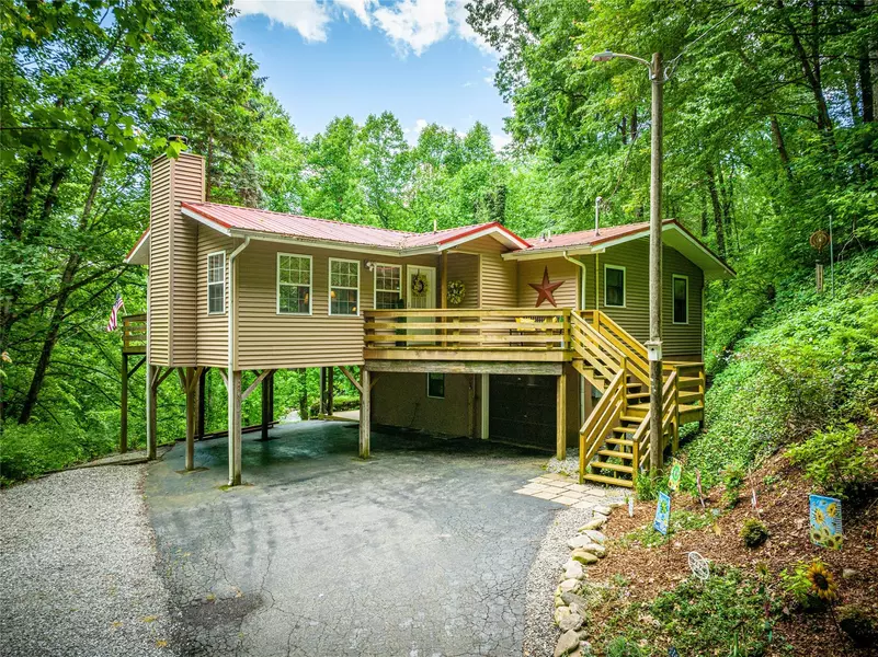 252 Cedar DR, Maggie Valley, NC 28751