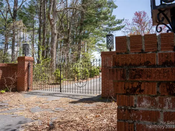 Hendersonville, NC 28792,116 OLD DANA RD