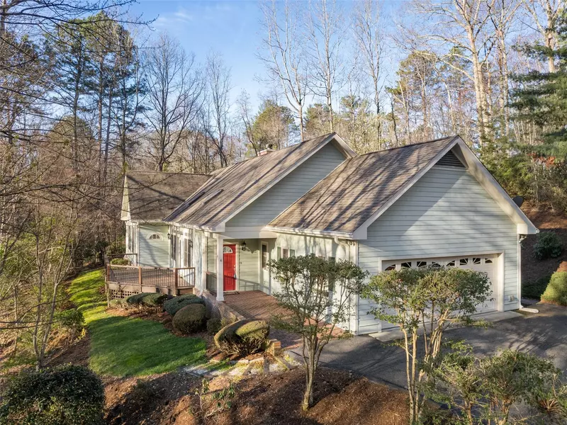 4 Dogwood Glen CIR, Etowah, NC 28729