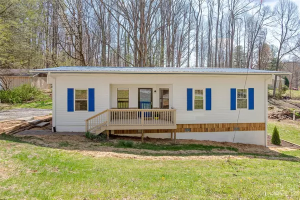 907 Dorothy ST, Hendersonville, NC 28791