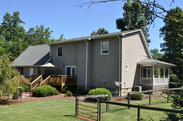 Tryon, NC 28782,505 White Oak LN