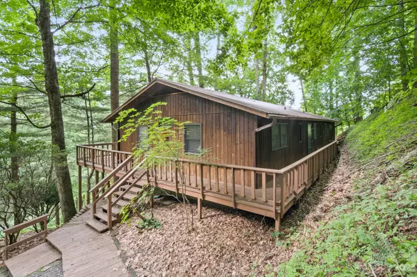 Mars Hill, NC 28754,262 Weaver LN