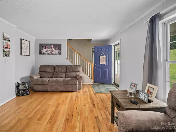 Spruce Pine, NC 28777,76 Overlook Pointe DR