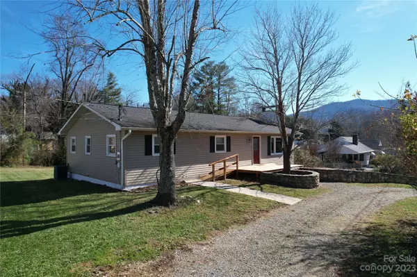 306 Hawthorne AVE, Swannanoa, NC 28778