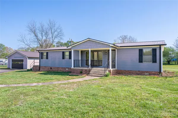 1380 Cape Hickory RD, Hickory, NC 28601