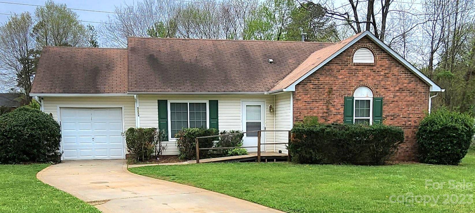 5234 Possum Trot LN, Charlotte, NC 28215