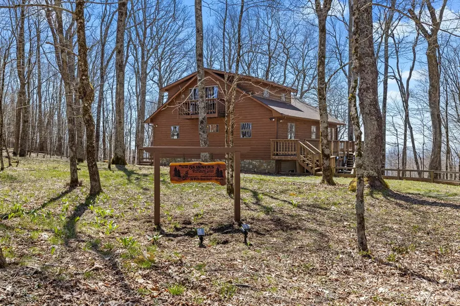 34 Wolfs Head CT, Mars Hill, NC 28754