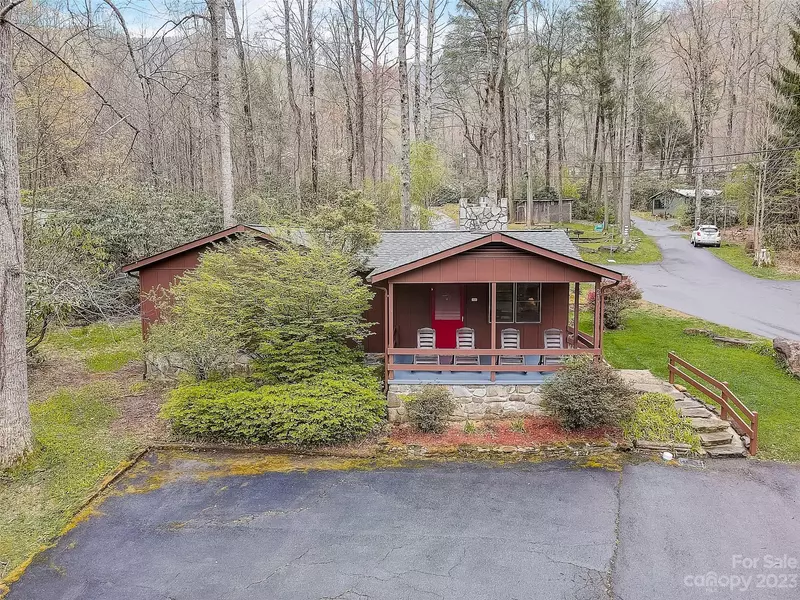 277 Twinbrook LN, Maggie Valley, NC 28751