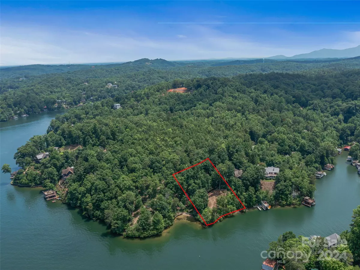 Lake Lure, NC 28746,999 Hawthorne DR