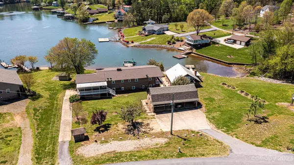 5023 Addison LN, Hickory, NC 28601
