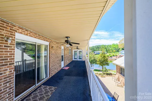 Hickory, NC 28601,5023 Addison LN