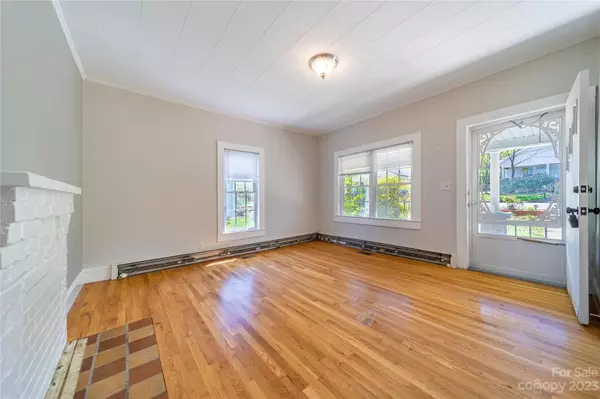 Valdese, NC 28690,304 Garrou AVE SE