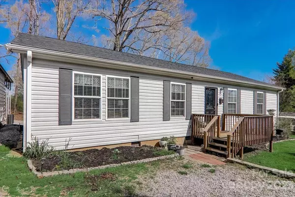East Flat Rock, NC 28726,111 N Mapleton DR