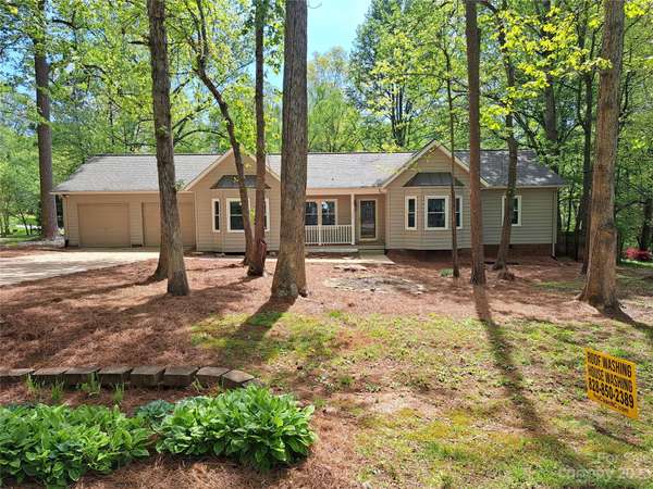 1282 Canseco LN, Hickory, NC 28602