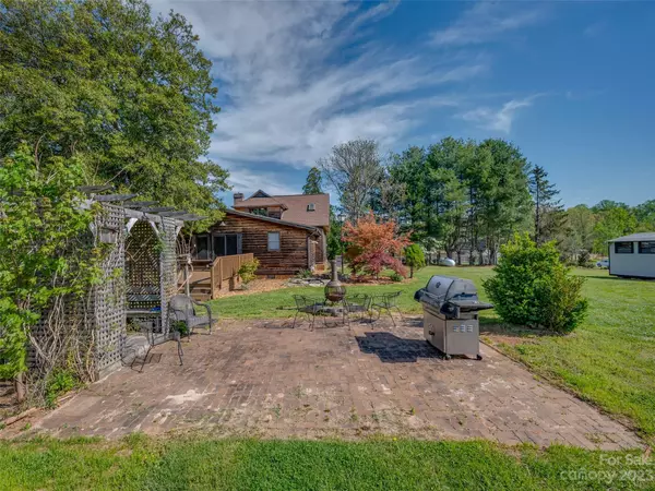 Flat Rock, NC 28731,469 Ballenger RD