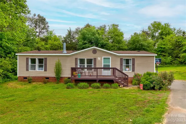 142 Sweetwater DR, Statesville, NC 28625