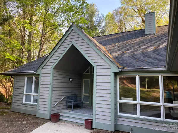 167 Overlook DR, Flat Rock, NC 28731