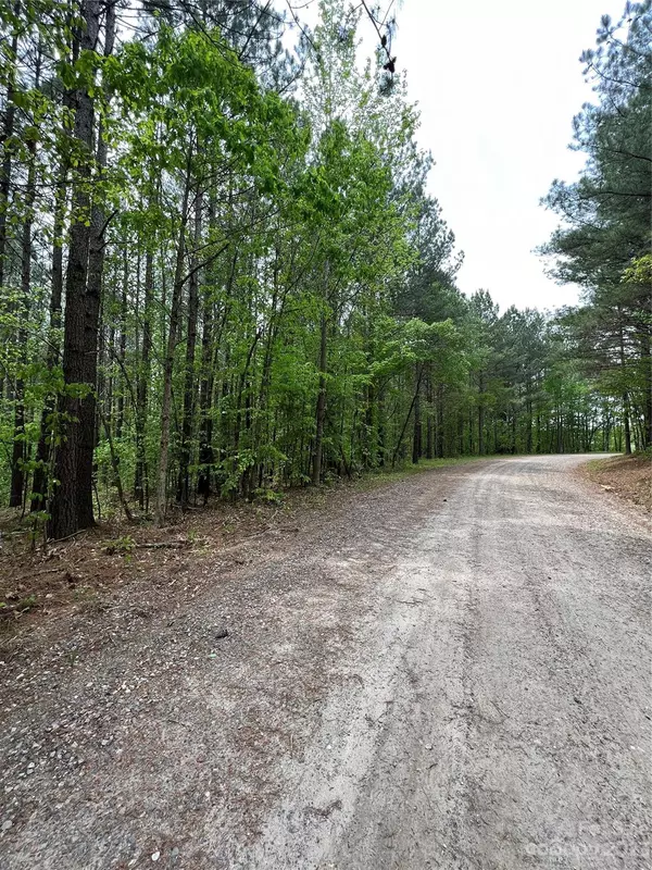 000 Semper Fidelis RD #5, Olin, NC 28660