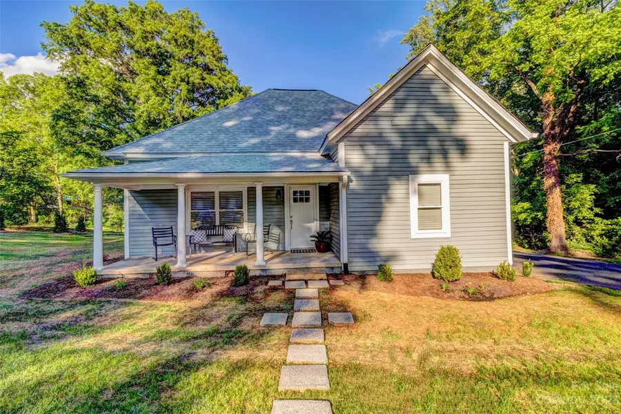 207 Dixie ST, Cherryville, NC 28021