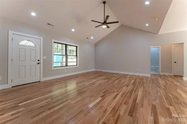 Horse Shoe, NC 28742,166 Allen Springs RD