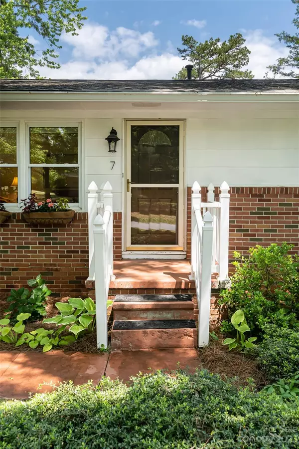 Asheville, NC 28805,7 Wagon RD