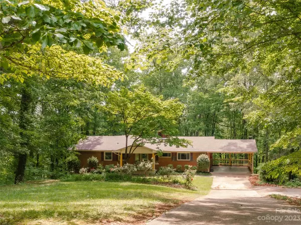 226 Reservoir DR, Old Fort, NC 28762
