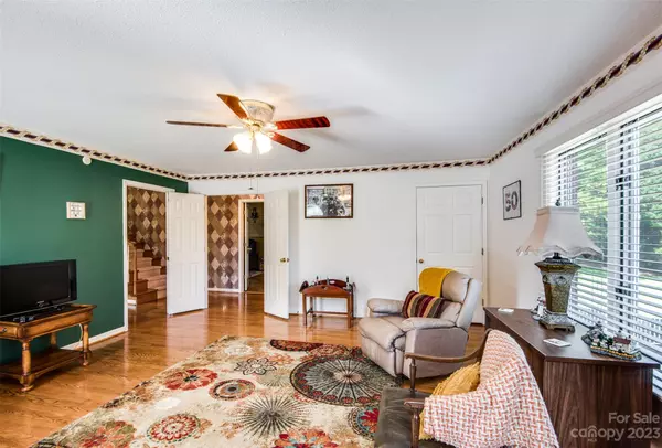 Hickory, NC 28601,3640 Foxboro LN NE