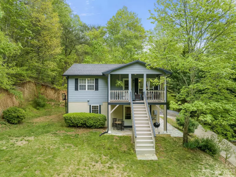 71 Huntington DR, Swannanoa, NC 28778