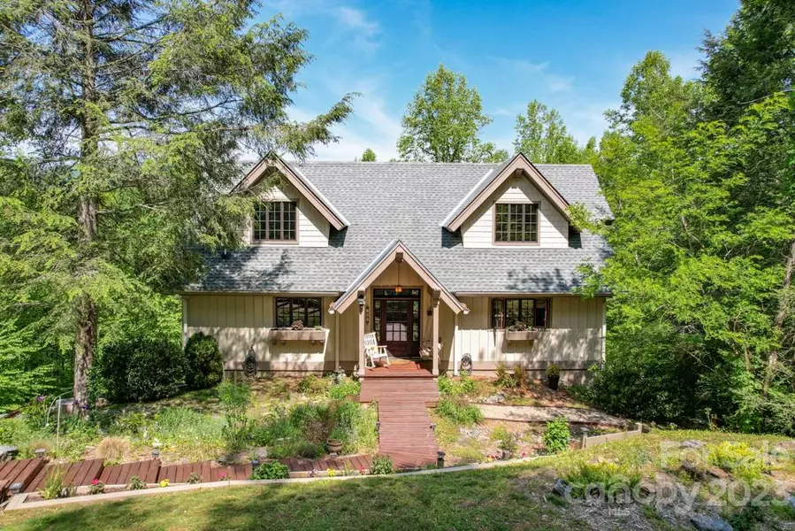 760 Bear River Lodge TRL, Marshall, NC 28753