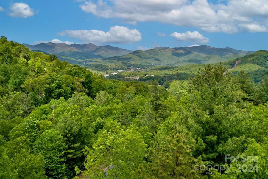 15 Fates Overlook LOOP, Black Mountain, NC 28711