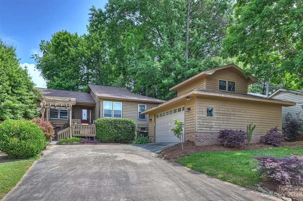 Lake Wylie, SC 29710,20 Quayside CT