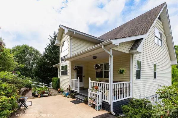 Mars Hill, NC 28754,566 Country DR