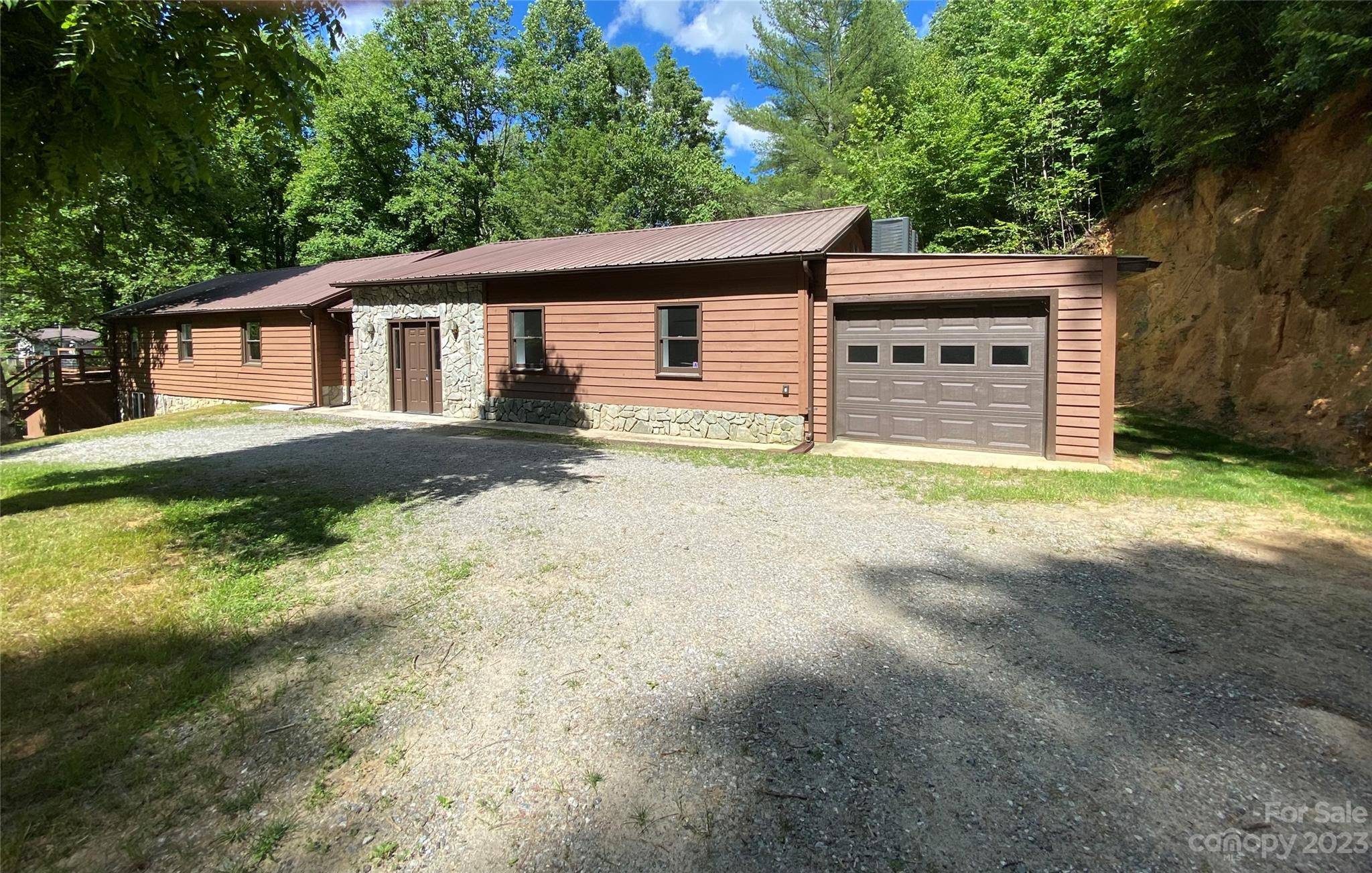 1857 Creekside PL, Lenoir, NC 28645