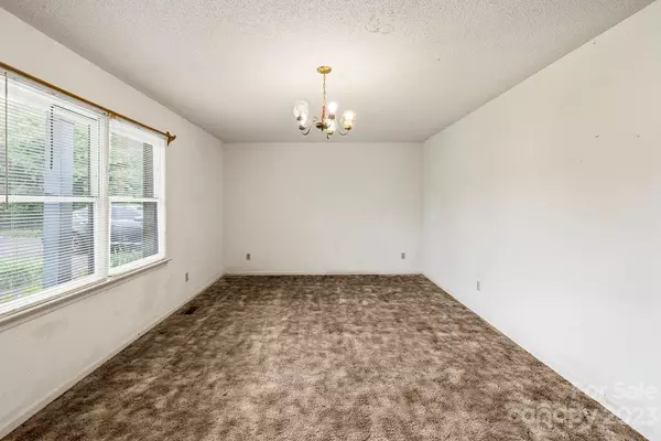 Taylorsville, NC 28681,102 J C Gant LN