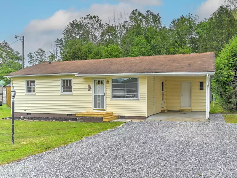 103 Stone DR, Swannanoa, NC 28778