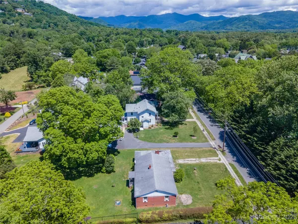 37 Church ST, Weaverville, NC 28787