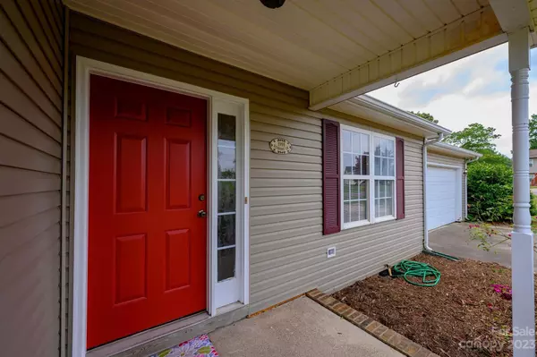 Conover, NC 28613,1999 Redberry LN