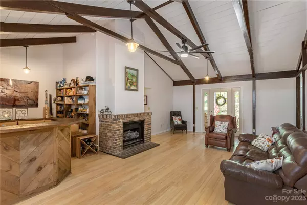 Flat Rock, NC 28731,47 Robert E Lee DR