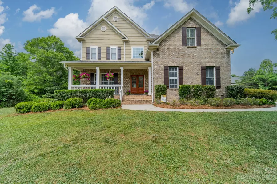 3223 Mountain Creek DR, Sherrills Ford, NC 28673