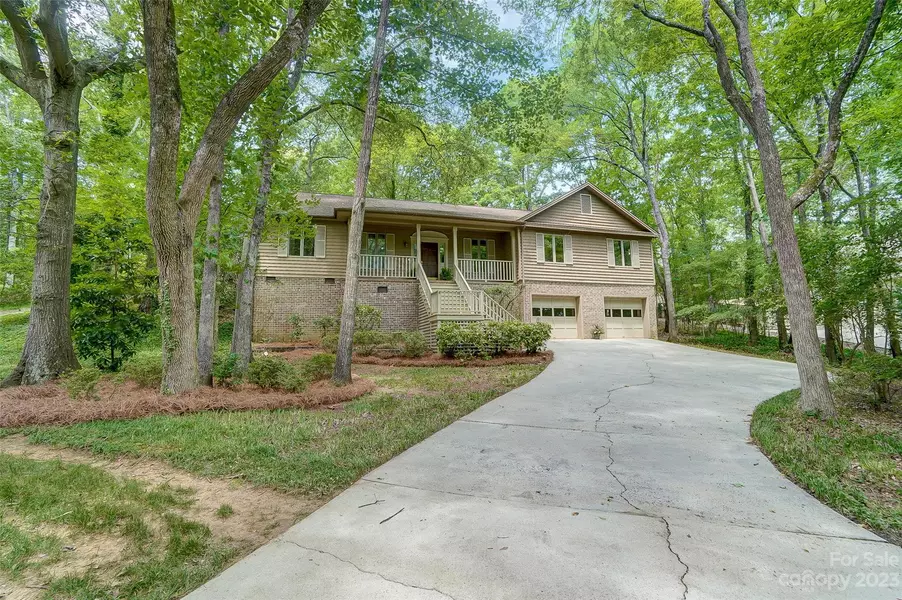 16 Tanglewood RD, Lake Wylie, SC 29710