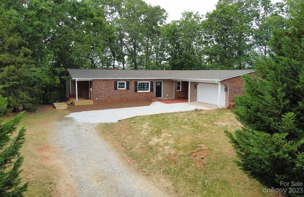 214 Squaw Valley RD, Blacksburg, SC 29702