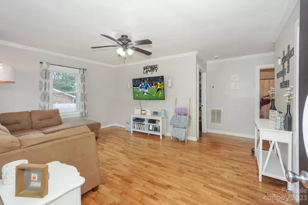 Stanley, NC 28164,648 Summerow RD