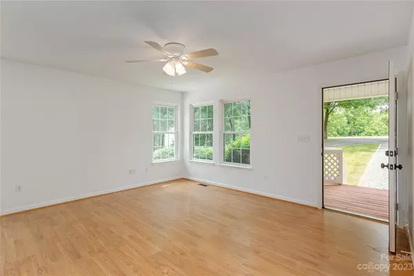 Horse Shoe, NC 28742,309 Forest Bend DR