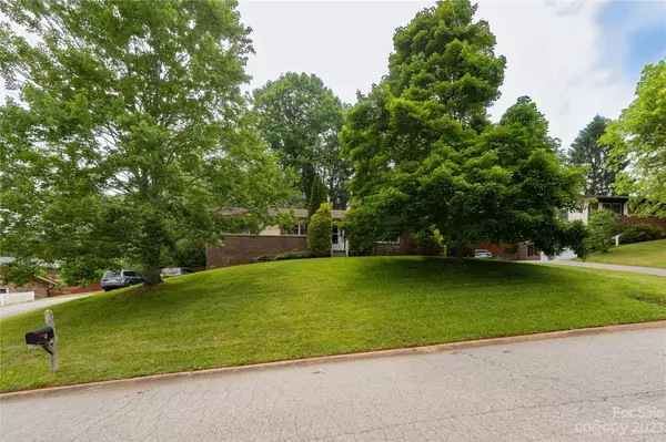 Weaverville, NC 28787,5 Waddell ST