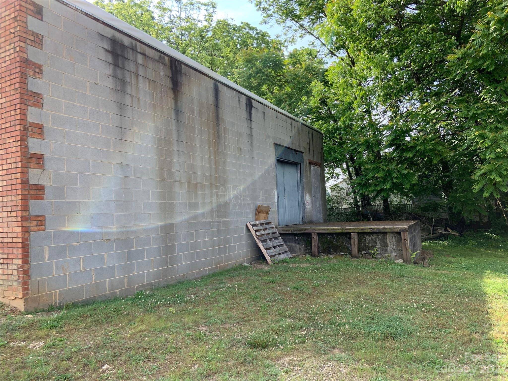Lenoir, NC 28645,304 Virginia ST SW