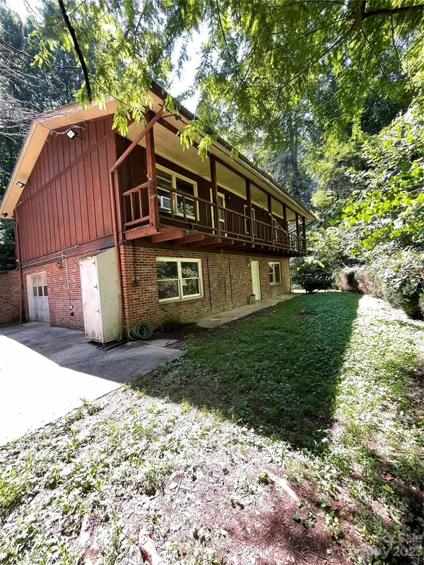 871 S Country Club DR,  Cullowhee,  NC 28723