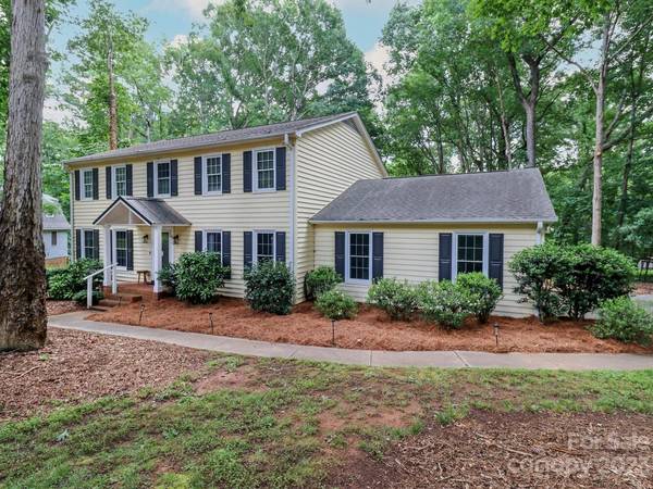 10501 Stonemede LN, Matthews, NC 28105