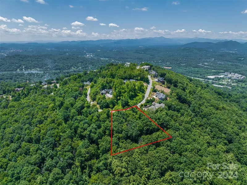 124 Summit Tower CIR, Asheville, NC 28804