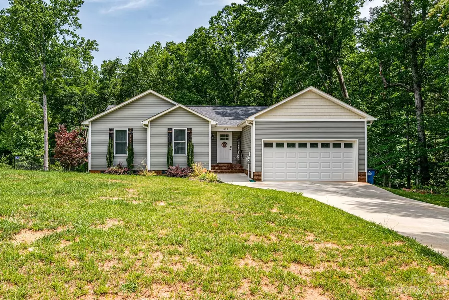 823 Limerick DR, Dallas, NC 28034